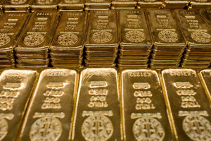 Giá vàng hôm nay ngày 16/3: Xu hướng giảm toàn cầu, vàng rớt mạnh 31 USD/ounce