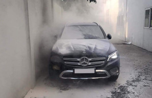 Chủ xe 'Mercedes-Benz GLC 200 diễu phố': 'Tại sao một hãng xe lớn lại hành xử như vậy'