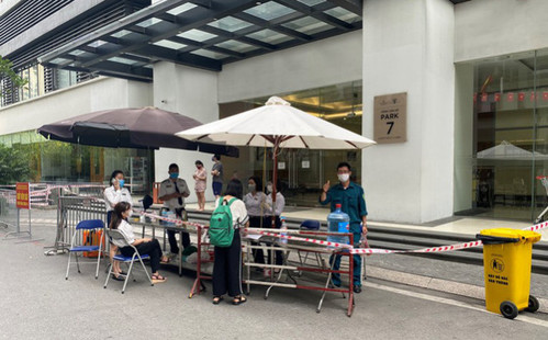 Hà Nội dỡ phong tỏa tạm thời tòa Park 7 Times City