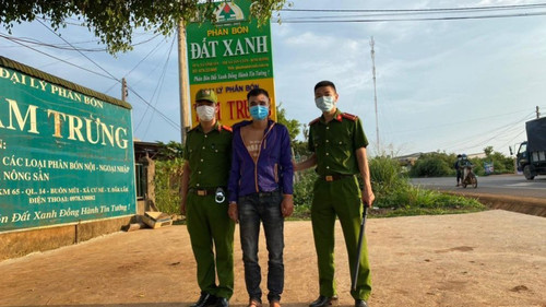 Bị phạt vì vi phạm giao thông, nam thanh niên cầm dao đi cướp lại tài sản