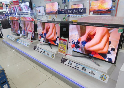 Loạt ti vi hạng sang giảm giá 'sốc' đến 80% nhưng vẫn khó bán
