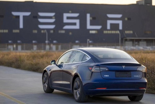 Hãng ô tô điện Tesla tiếp tục triệu hồi 130.000 xe do lỗi màn hình